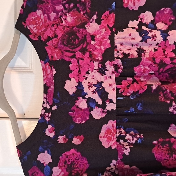 Torrid Gauze Split Front Pullover Top floral torrid size 2 - Picture 7 of 7